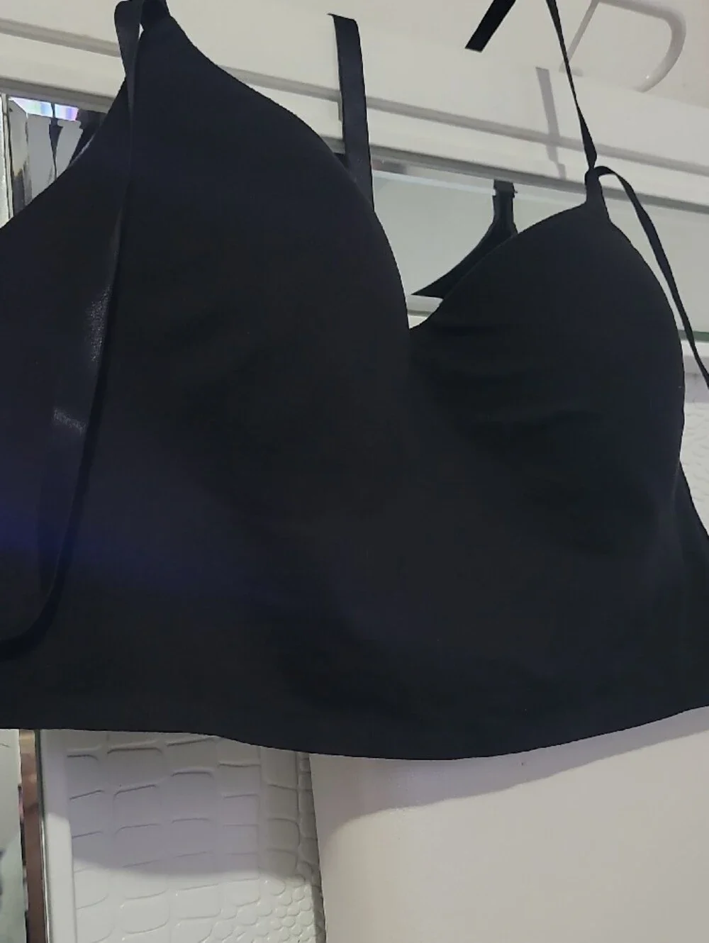 ALO Yoga💎 Black AloSoft Strappy Back Sports Bra